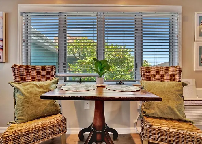 Luxury Waterside 2mins 2 & Heated Pool *